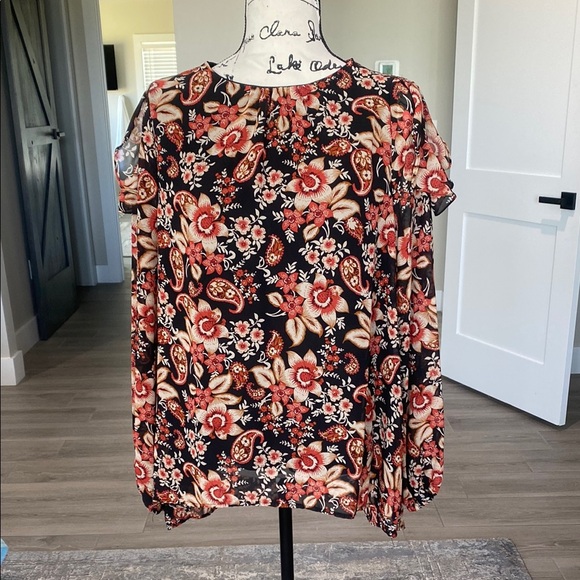Floral Black and Red Women's Top - Picture 1 of 8